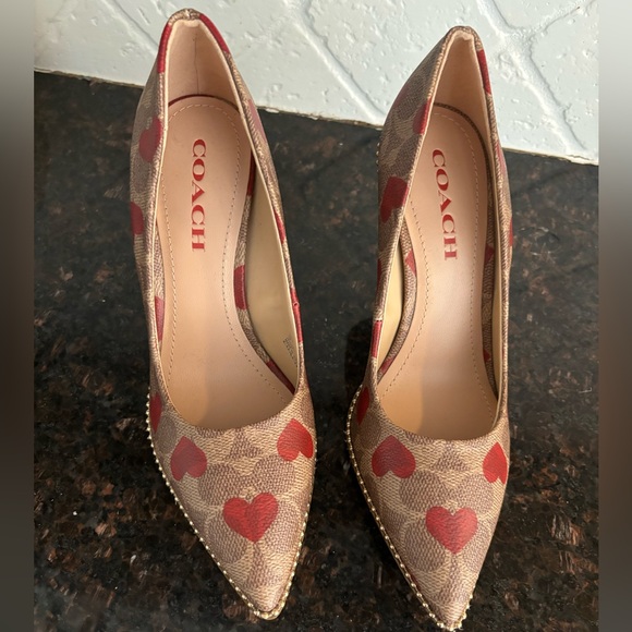 NWOT Coach Waverly Pump Heels With Coated Canvas Heart Print - Picture 10 of 11